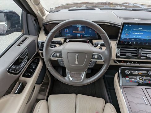 Certified 2023 Lincoln Navigator Reserve image 16