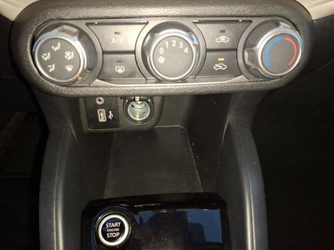 Certified 2022 Nissan Versa SV image 18