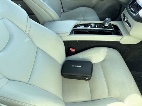 Used 2023 Volvo XC90 B5 Core w/ Protection Package Premier AWD/4WD image 6