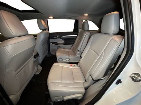 Used 2019 Toyota Highlander XLE image 13