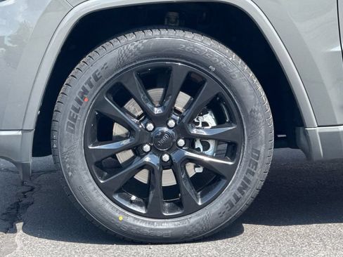 Used 2021 Jeep Grand Cherokee Laredo X AWD/4WD image 27