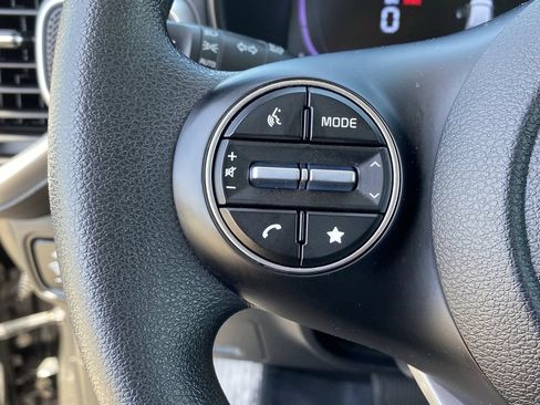 Used 2025 Kia Soul LX FWD image 26
