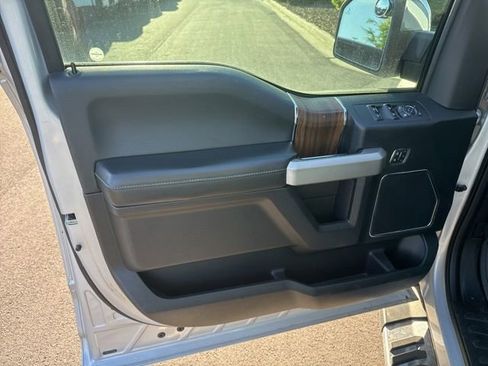 Used 2017 Ford F150 Lariat w/ Equipment Group 502A Luxury AWD/4WD image 8