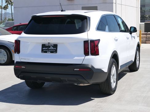 Used 2023 Kia Sorento LX FWD image 3
