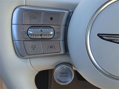 Used 2024 Genesis GV60 RWD image 24