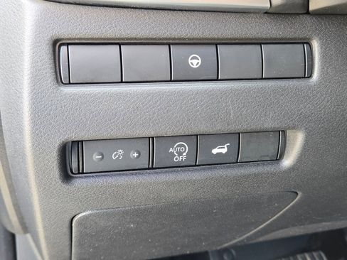 Used 2025 Nissan Rogue SV image 23