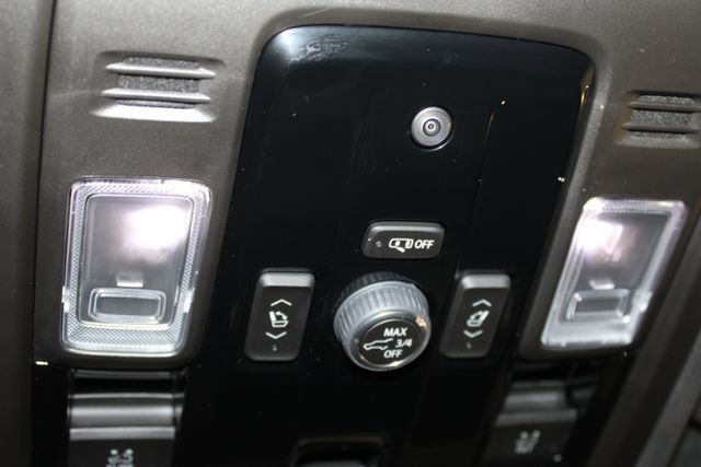 Used 2025 Cadillac Escalade Sport Platinum w/ LPO, Floor Liner Package AWD/4WD image 31