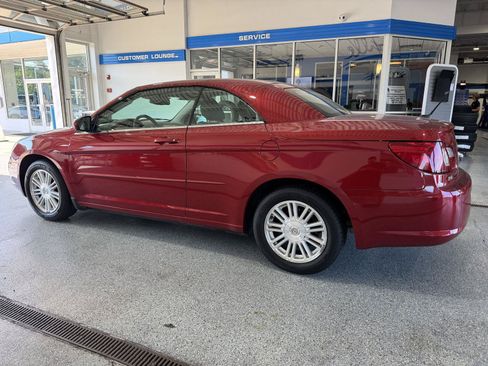 Used 2008 Chrysler Sebring Touring w/ Electronics Convenience Group FWD image 5