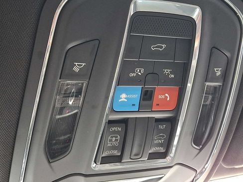 Used 2023 Jeep Grand Cherokee Altitude AWD/4WD image 21