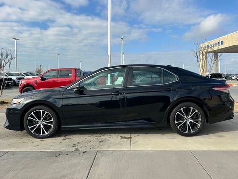 Used 2019 Toyota Camry L image 8