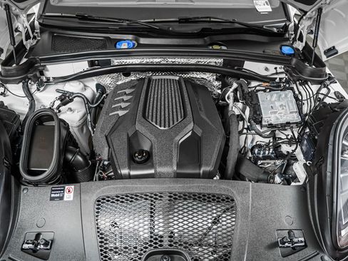 Certified 2026 Porsche Macan AWD/4WD image 12