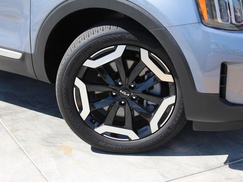 Used 2025 Kia Telluride S image 3