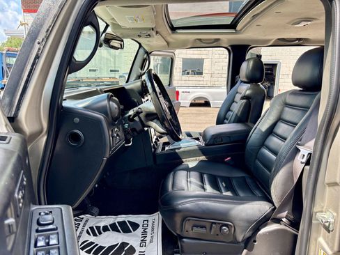 Used 2005 HUMMER H2 w/ Preferred Equipment Group AWD/4WD image 2