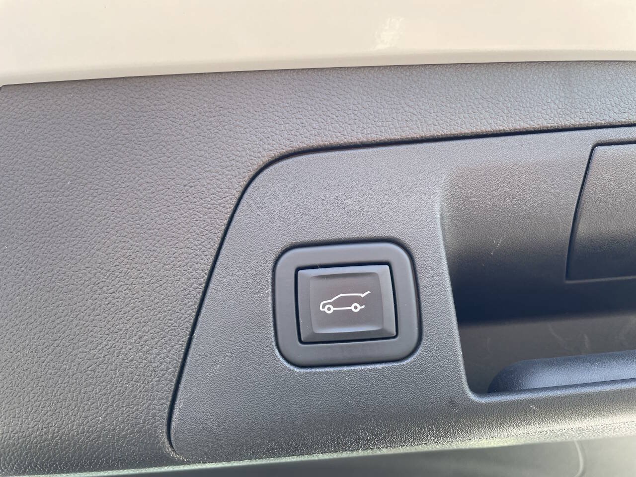 Used 2023 Buick Envision Essence AWD/4WD image 6
