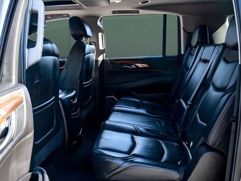 Used 2018 Cadillac Escalade ESV Luxury image 12