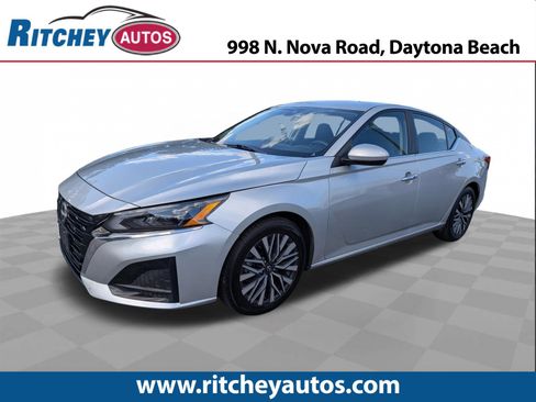Used 2023 Nissan Altima 2.5 SV FWD image 1