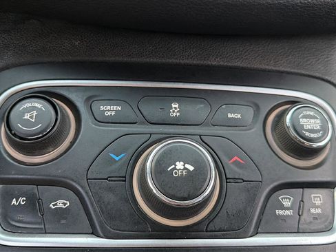 Used 2015 Chrysler 200 Limited image 7