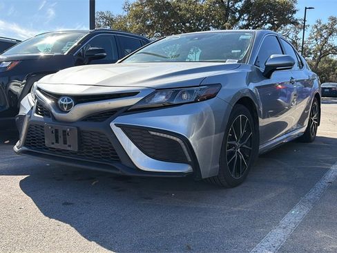 Used 2024 Toyota Camry SE image 16