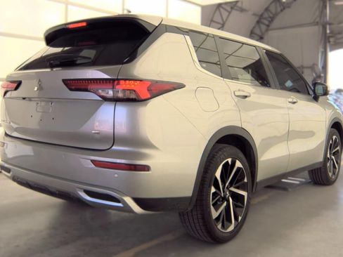 Used 2024 Mitsubishi Outlander SE AWD/4WD image 3