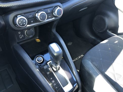 Used 2020 Nissan Kicks S image 18