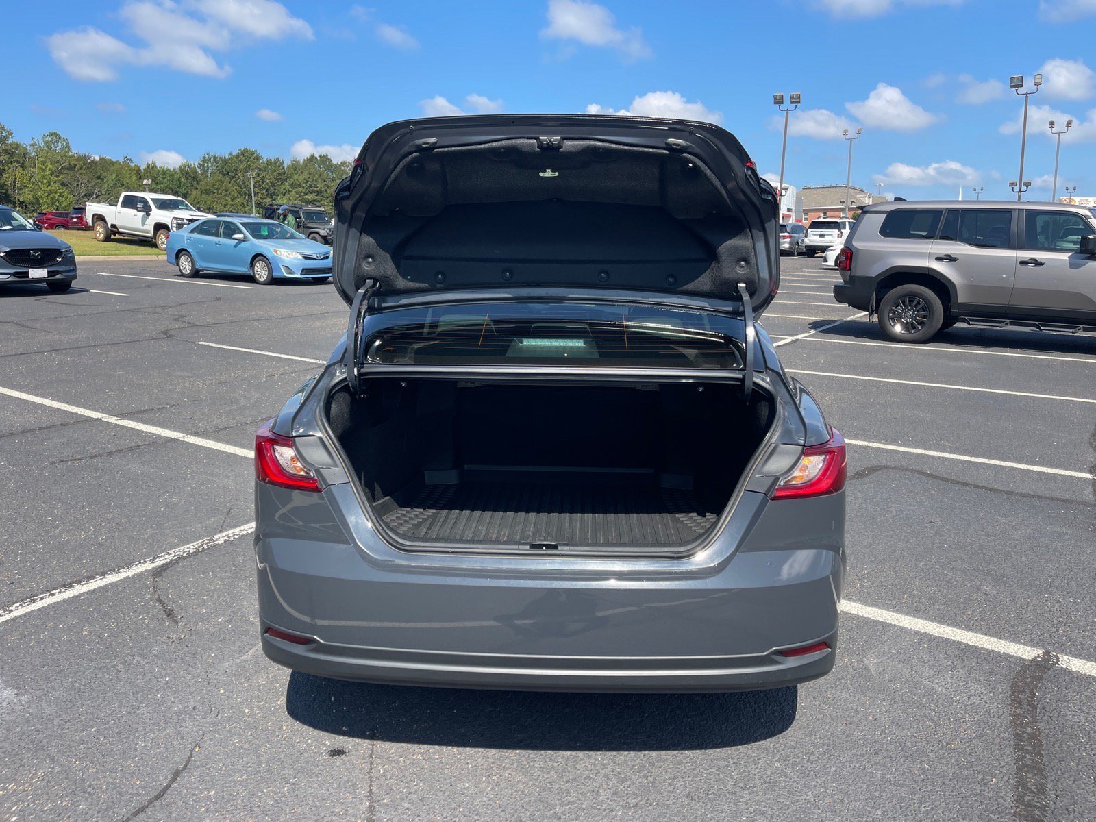 Used 2025 Toyota Camry LE FWD image 16