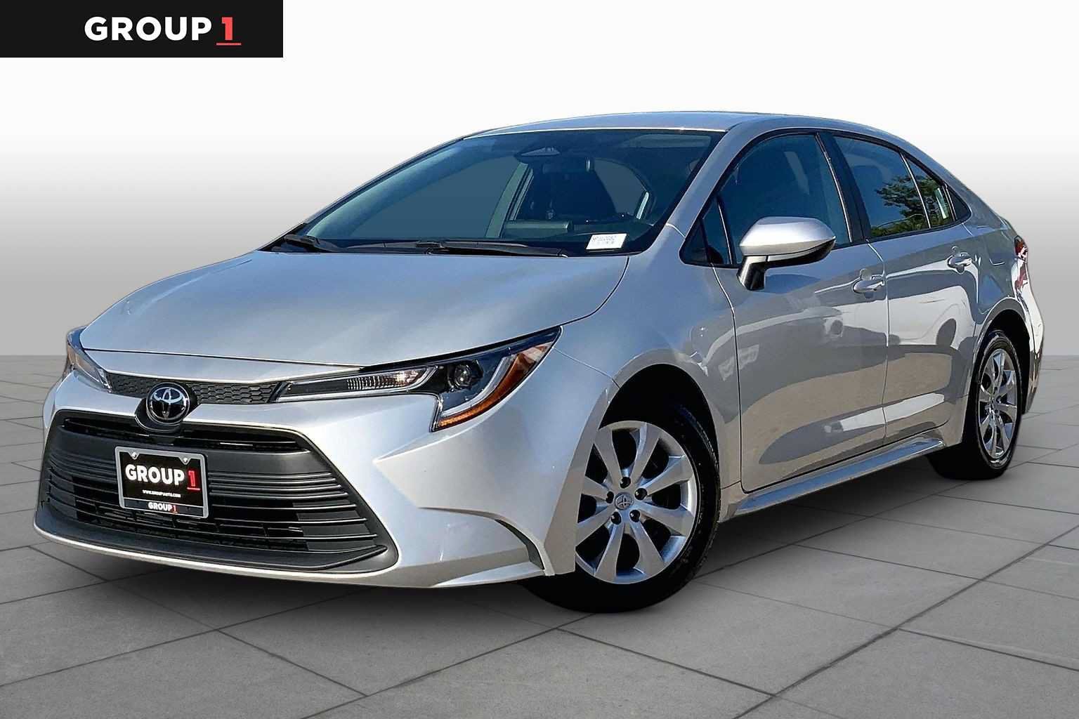 Used 2025 Toyota Corolla LE FWD image 1