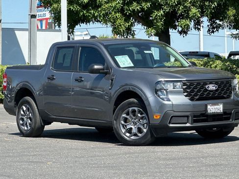 Used 2025 Ford Maverick XLT FWD image 1