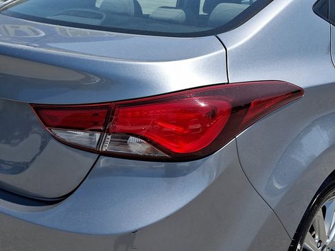 Used 2016 Hyundai Elantra SE w/ Option Group 02 FWD image 11