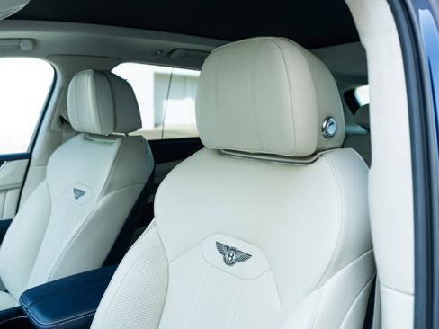 Used 2024 Bentley Bentayga image 22