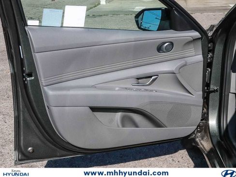 New 2026 Hyundai Elantra SEL Sport FWD image 23