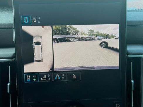 Used 2025 GMC Yukon XL Denali AWD/4WD image 11
