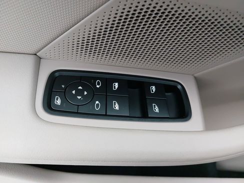 Certified 2022 Porsche Taycan image 30