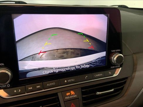 Used 2025 Nissan Altima 2.5 SV FWD image 21