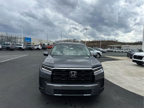 New 2026 Honda Pilot Touring image 3