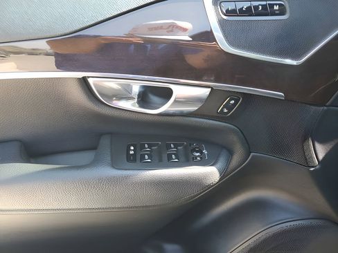 Used 2017 Volvo XC90 T5 Momentum w/ Vision Package image 25