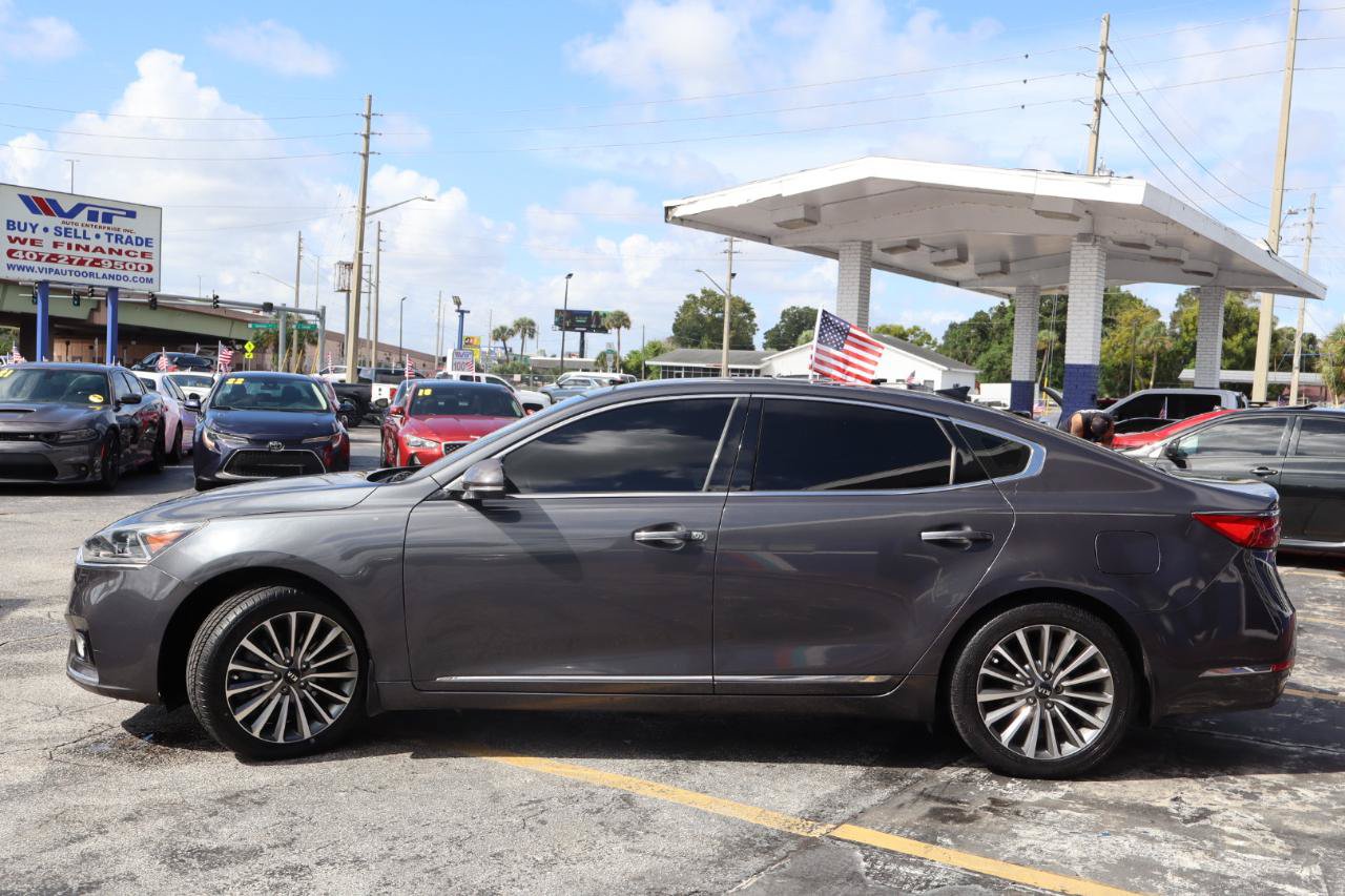Used 2017 Kia Cadenza Premium w/ Luxury Package FWD image 7