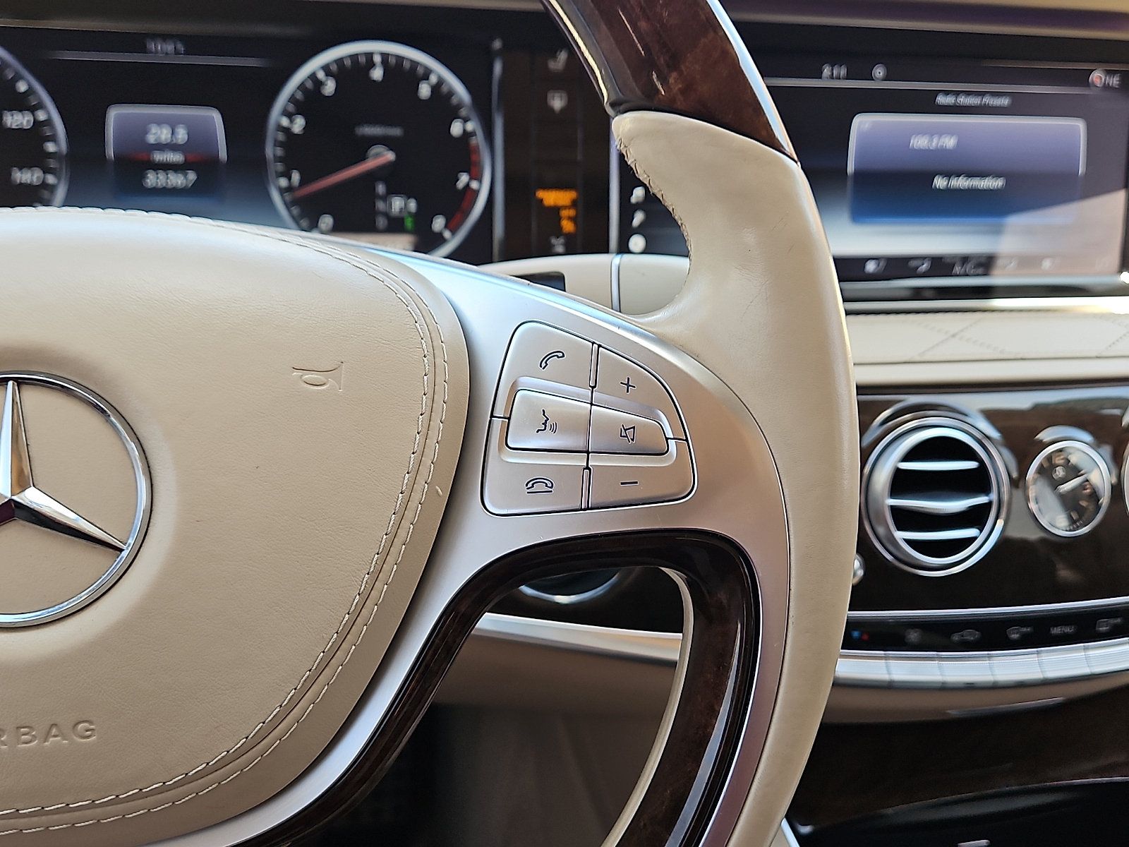 Used 2015 Mercedes-Benz S 550 Sedan image 20