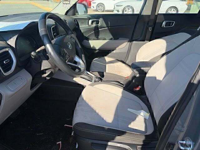 Used 2023 Hyundai Venue SEL w/ Cargo Package FWD image 9