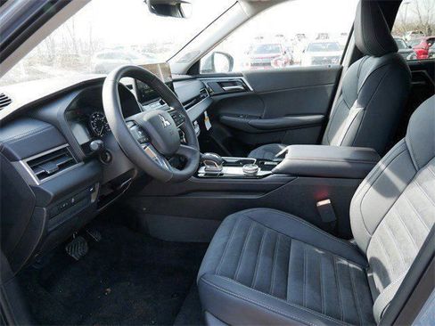 New 2026 Mitsubishi Outlander SE image 4