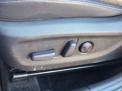 Used 2022 Kia Niro EX image 7