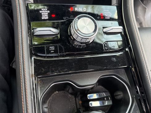 Used 2025 Jeep Grand Cherokee Summit image 17