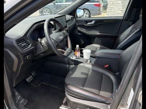 Used 2023 Ford Escape ST-Line w/ Tech Pack #1 FWD image 5