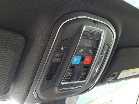 New 2025 Jeep Grand Cherokee Altitude image 21