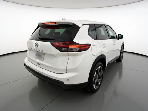 Used 2025 Nissan Rogue SV image 9