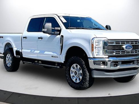 Used 2023 Ford F250 XLT AWD/4WD image 2