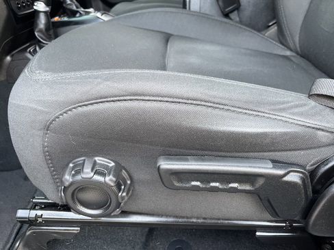 Used 2022 Jeep Wrangler Unlimited Sport image 31