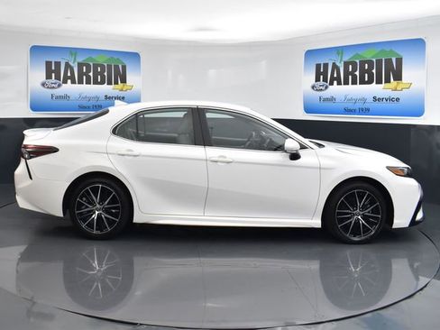 Used 2022 Toyota Camry SE FWD image 6