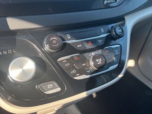 Used 2023 Chrysler Voyager LX FWD image 22