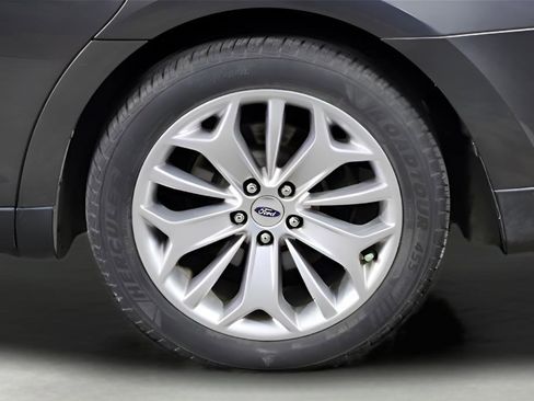Used 2019 Ford Taurus Limited FWD image 9