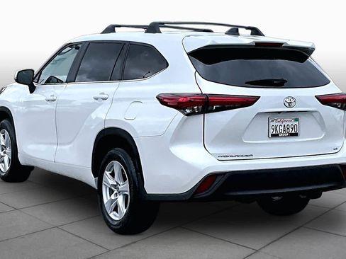 Used 2023 Toyota Highlander LE FWD image 11